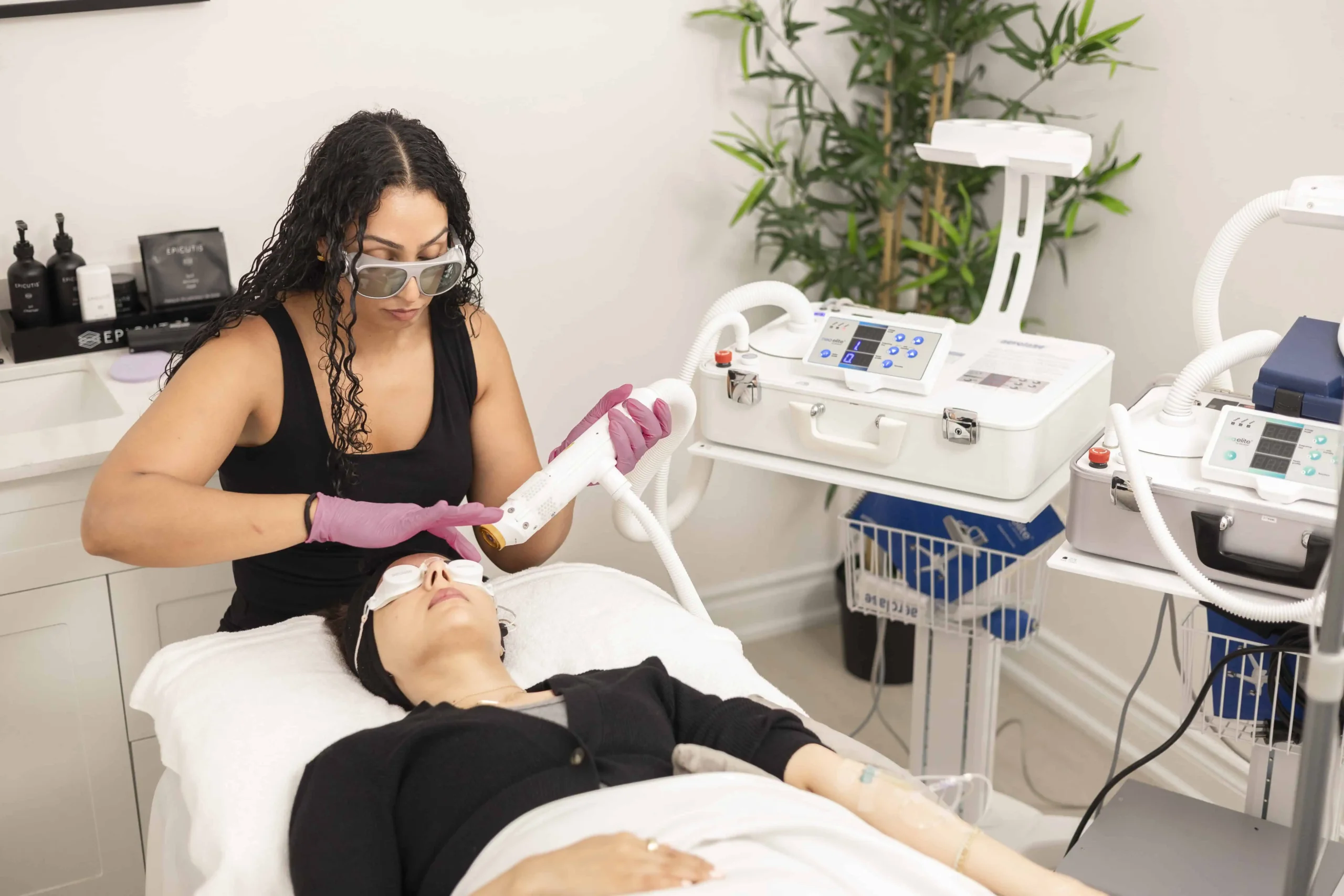 Hydrafacial cleansing treatment performed with advanced skincare device